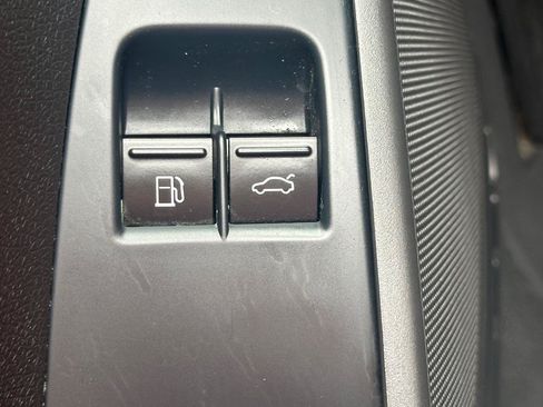 Used 2012 Volkswagen Eos Executive FWD image 28