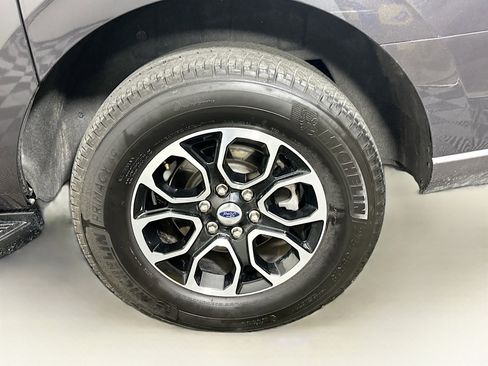 Used 2024 Ford Expedition Max XLT image 11