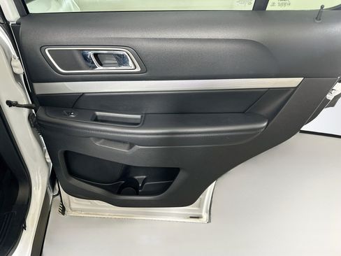 Used 2016 Ford Explorer XLT w/ Equipment Group 202A FWD image 30
