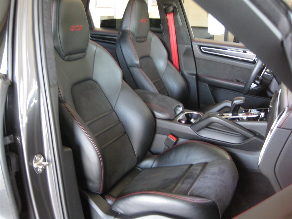 Used 2023 Porsche Cayenne GTS w/ Assistance Package AWD/4WD image 24