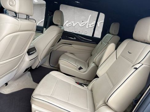 Used 2022 Cadillac Escalade ESV Premium Luxury w/ Performance Package AWD/4WD image 22