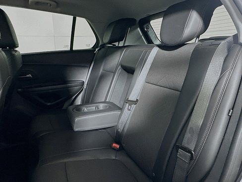 Used 2022 Chevrolet Trax LT w/ LT Convenience Package image 20
