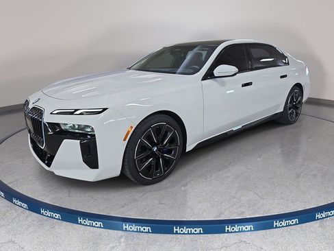 Used 2025 BMW 740i w/ Premium Package RWD image 1