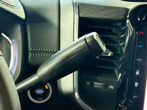 New 2026 RAM 2500 Laramie AWD/4WD image 18