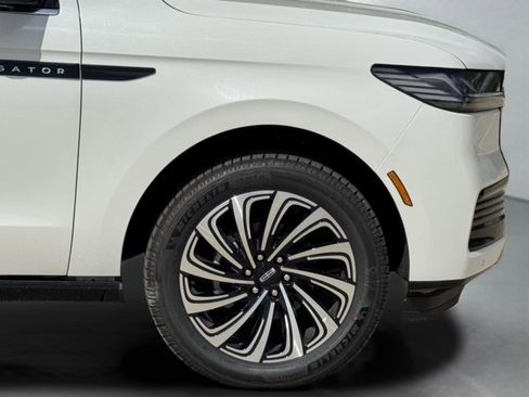 New 2026 Lincoln Navigator L Black Label AWD/4WD image 33