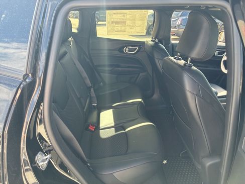 New 2026 Jeep Compass Latitude w/ Sun and Sound Group AWD/4WD image 18