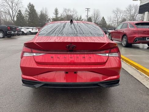 Used 2023 Hyundai Elantra SEL w/ Preferred Accessory Package image 9