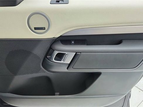 Used 2024 Land Rover Discovery Dynamic SE image 22