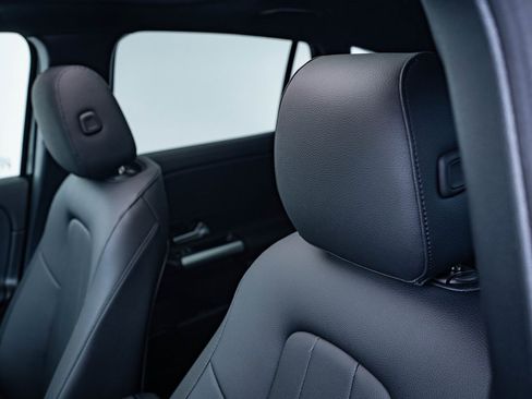 Certified 2025 Mercedes-Benz GLA 250 4MATIC image 22