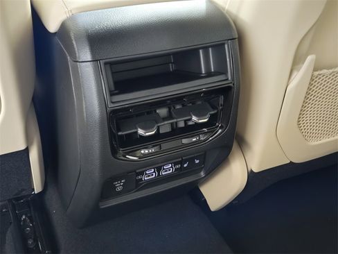 New 2025 Jeep Grand Cherokee Limited image 10