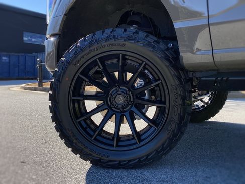 Used 2025 Ford F150 Lariat w/ Equipment Group 502A High image 17