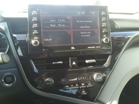 Used 2022 Toyota Camry XLE w/ Navigation Upgrade Package image 19