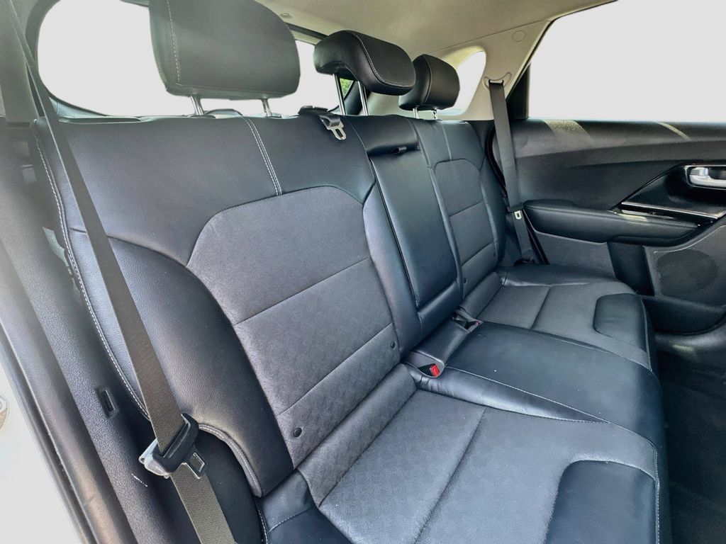 Used 2017 Kia Niro FWD image 28