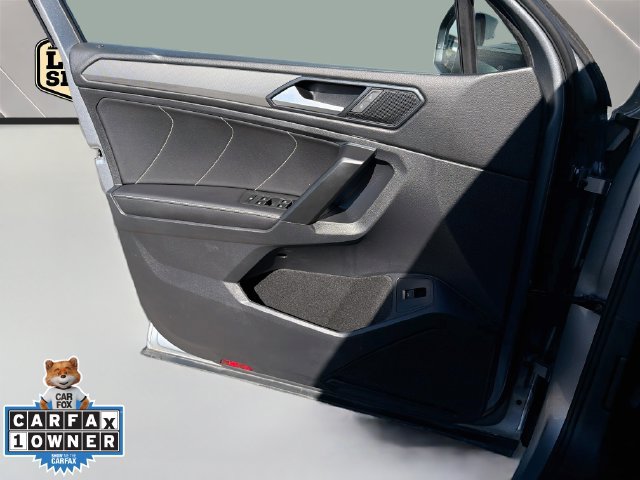 Used 2023 Volkswagen Tiguan SE w/ Panoramic Sunroof Package FWD image 23