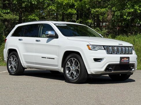 Used 2019 Jeep Grand Cherokee Overland AWD/4WD image 5