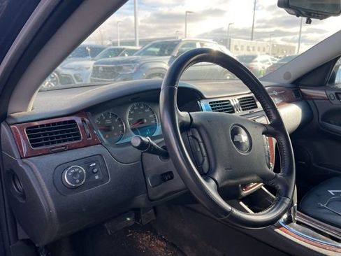 Used 2009 Chevrolet Impala LT w/ Luxury Edition Package image 9