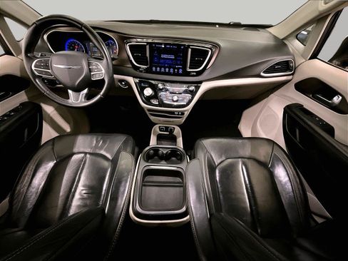 Used 2017 Chrysler Pacifica Touring-L w/ 13 Speaker Alpine Sound Group image 14