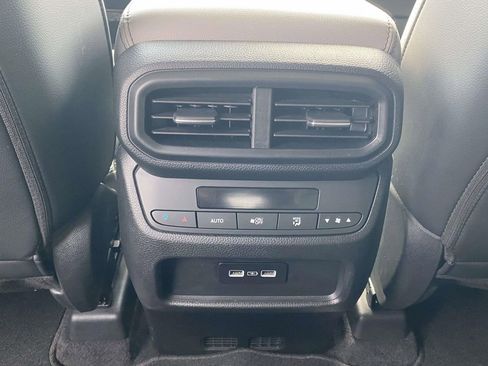 Used 2023 Honda Pilot EX-L image 11