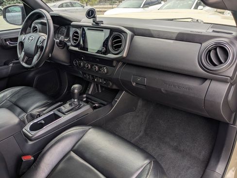 Used 2019 Toyota Tacoma TRD Sport AWD/4WD image 28