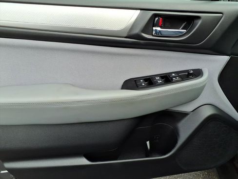 Used 2018 Subaru Outback 2.5i Premium image 11