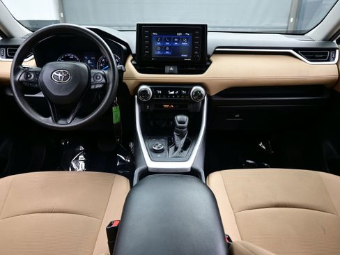 Used 2022 Toyota RAV4 LE AWD/4WD image 16
