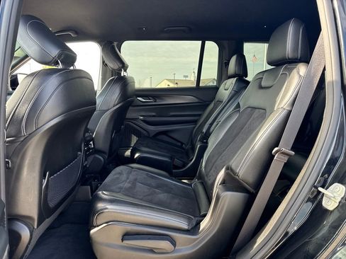 Used 2024 Jeep Grand Cherokee L Laredo image 13