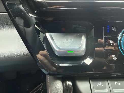 Used 2025 GMC Sierra 1500 AT4 w/ Technology Package AWD/4WD image 24