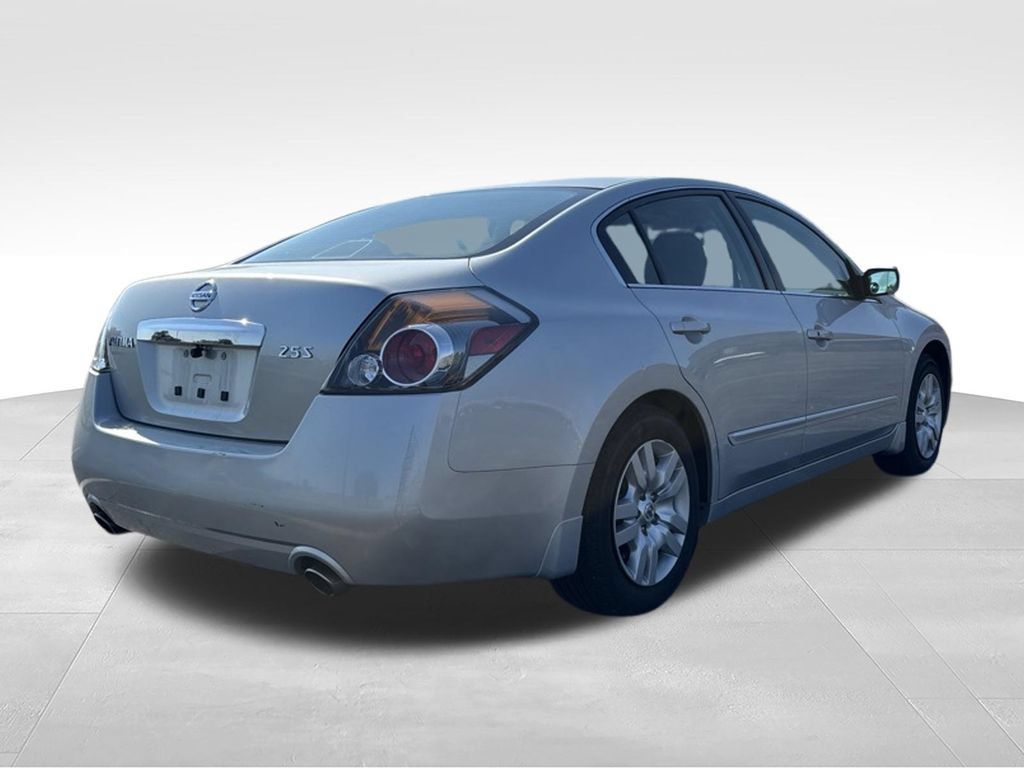 Used 2010 Nissan Altima 2.5 S FWD image 5