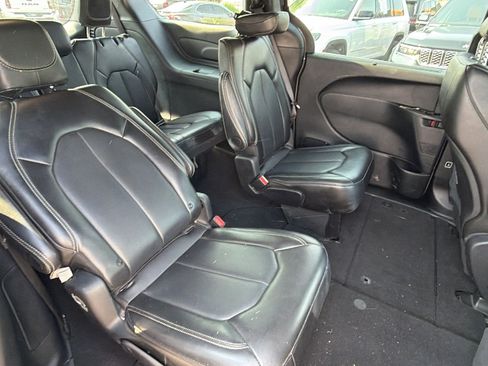 Used 2025 Chrysler Pacifica Select FWD image 20