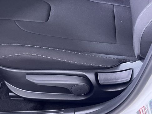 Used 2025 Hyundai Elantra Sport FWD image 14