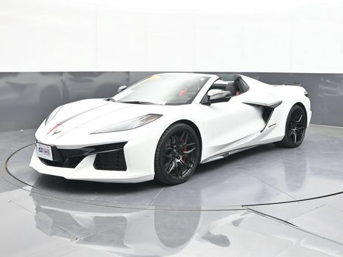 Used 2024 Chevrolet Corvette Z06 RWD image 2