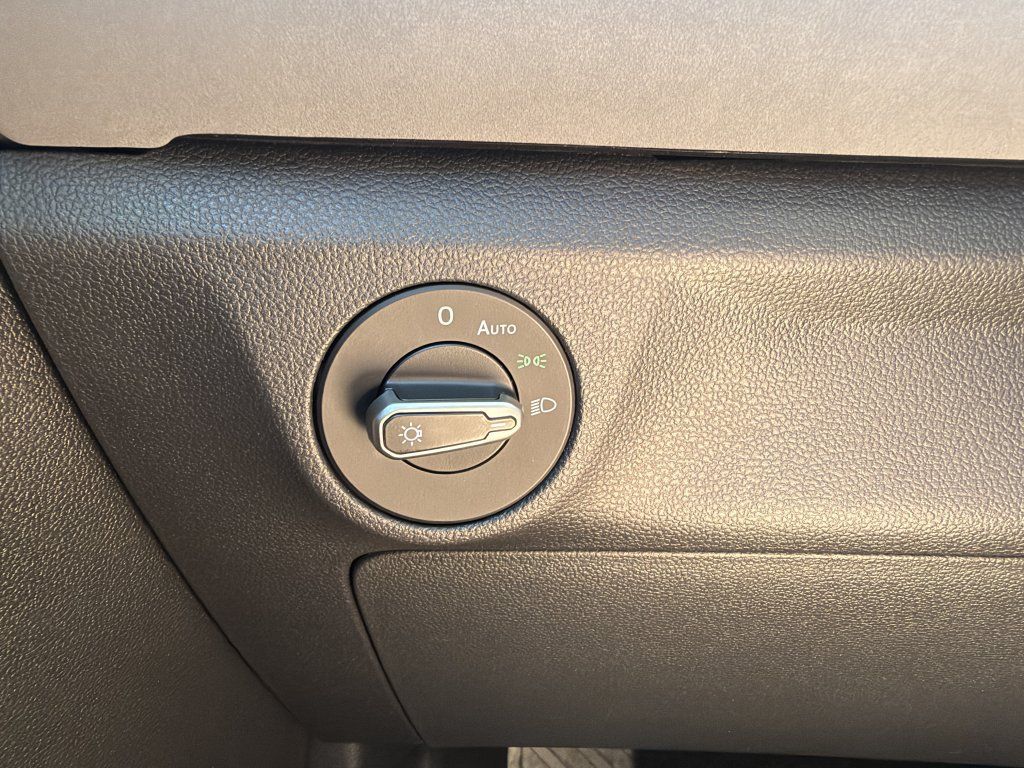 Used 2025 Volkswagen Jetta SE w/ Sunroof Package FWD image 28