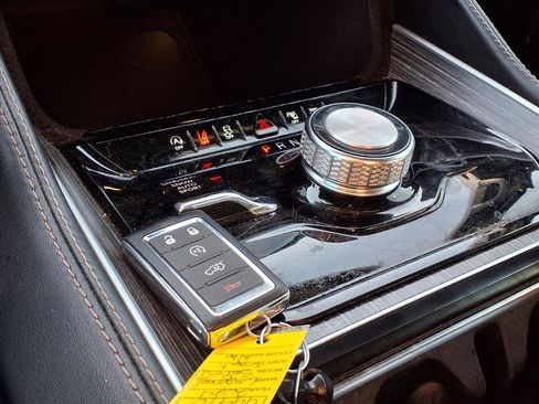 Used 2024 Jeep Wagoneer L Series II w/ Flexible Seating Group image 14