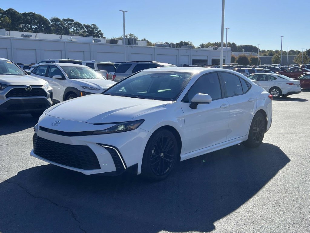 Used 2026 Toyota Camry SE FWD image 5