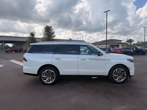 Used 2025 Lincoln Navigator Reserve AWD/4WD image 30