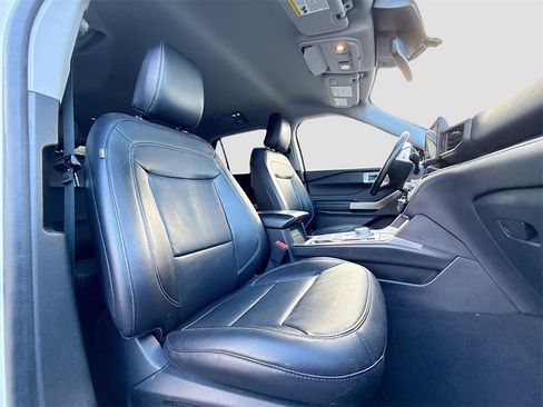 Used 2022 Ford Explorer Limited w/ Equipment Group 301A image 32