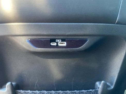 Used 2023 Chrysler Pacifica Touring-L image 33