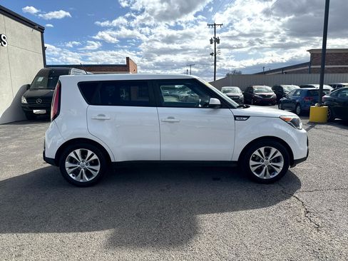 Used 2016 Kia Soul + image 5