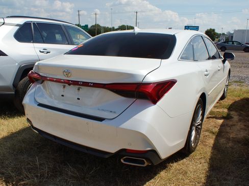 Used 2022 Toyota Avalon Limited w/ Advanced Safety Package FWD image 5