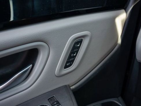 Used 2025 Honda Pilot Touring image 17