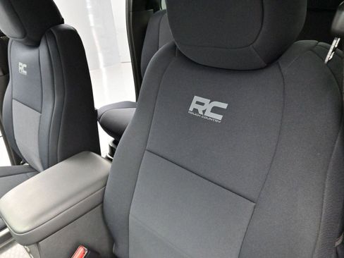 Used 2023 Nissan Frontier SV w/ Midnight Edition Package image 13