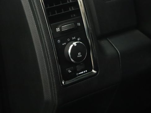 Used 2016 RAM 1500 Sport w/ Black Ram 1500 Sport Group AWD/4WD image 8