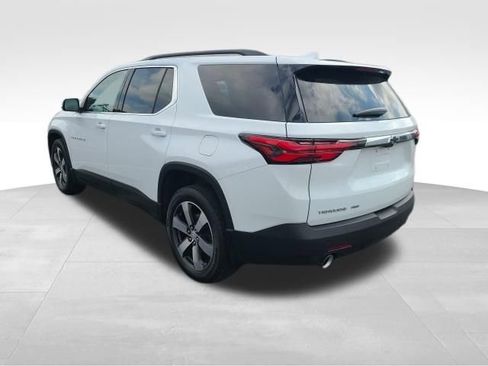Used 2022 Chevrolet Traverse LT w/ LT Premium Package AWD/4WD image 3