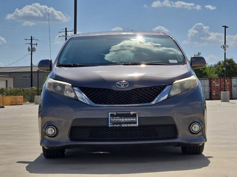 Used 2013 Toyota Sienna SE FWD image 8