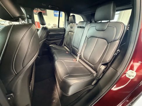 Used 2025 Jeep Grand Cherokee Limited AWD/4WD image 17