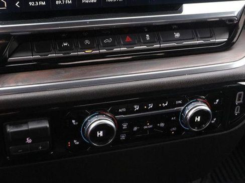 Used 2025 GMC Sierra 1500 SLT image 17