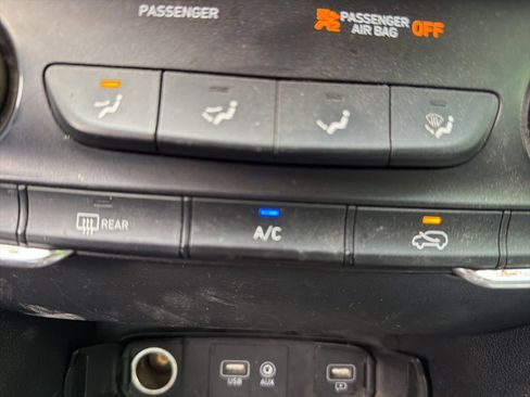Used 2019 Hyundai Santa Fe SE AWD/4WD image 25