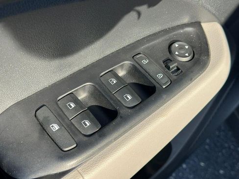 Used 2024 Hyundai Venue SEL image 17