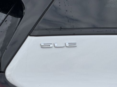 Used 2024 GMC Terrain SLE image 7