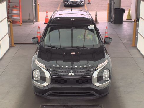 Used 2022 Mitsubishi Outlander ES AWD/4WD image 2